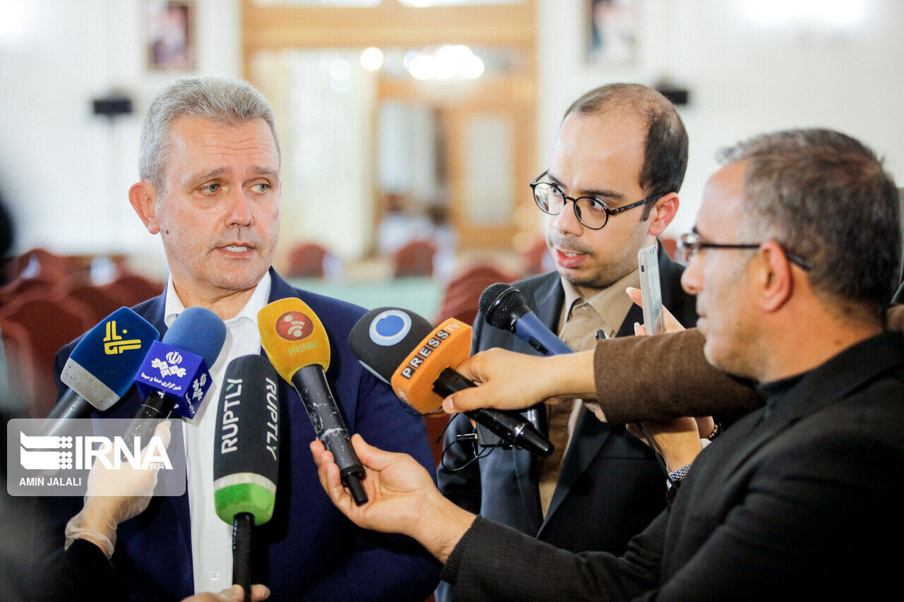 اجتماع بطهران حول تفشي فيروس كورونا بحضور مسؤول من منظمة الصحة العالمية