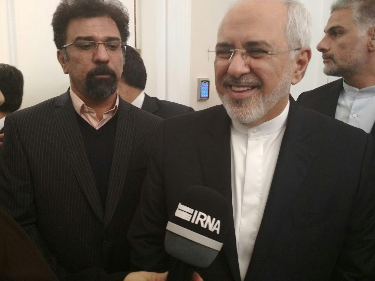 ظريف: ايران وقفت الي جانب شعب نخجوان في الظروف الصعبة