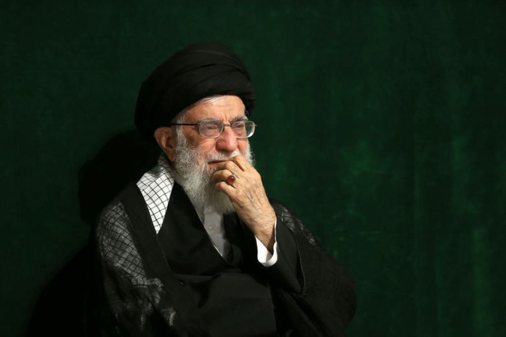 اقامة الليلة الثانية من مراسم العزاء الحسيني بحضور قائد الثورة الاسلامية