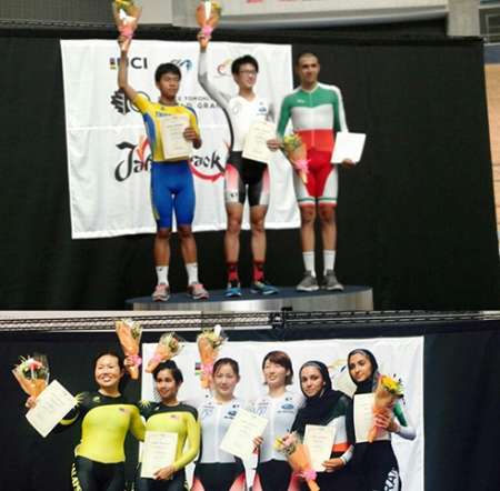 المرأة الإيرانية تفوز بالميدالية البرونزية في بطولة العالم لسباق الدراجات
