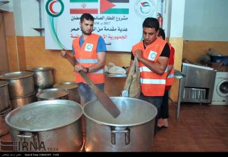 ايران تقدم 250 الف سلة افطار الي غزة