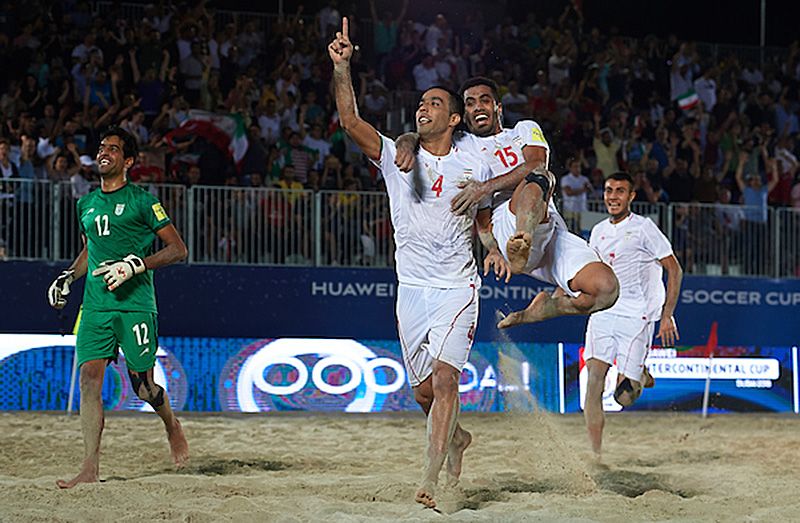 منتخب الكرة الشاطئیة الایرانیة یتوج بطلا لكاس القارات