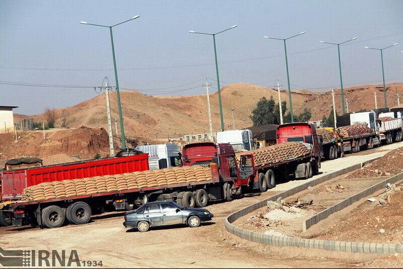 مدير جمارك ايلام يعلن استئناف النشاط التجاري في حدود مهران