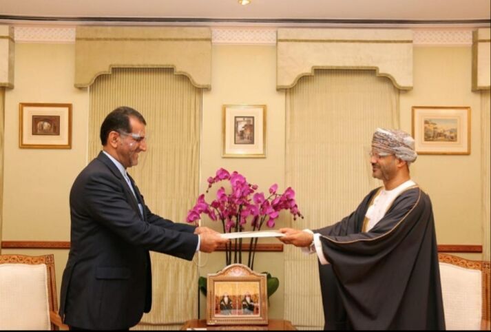 السفير الإيراني يسلم نسخة من أوراق اعتماده لوزير خارجية عمان