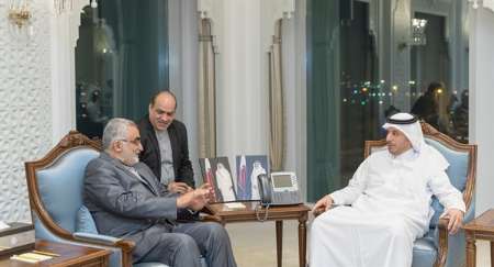 بروجردي يلتقي رئيس مجلس الوزراء القطري في الدوحة