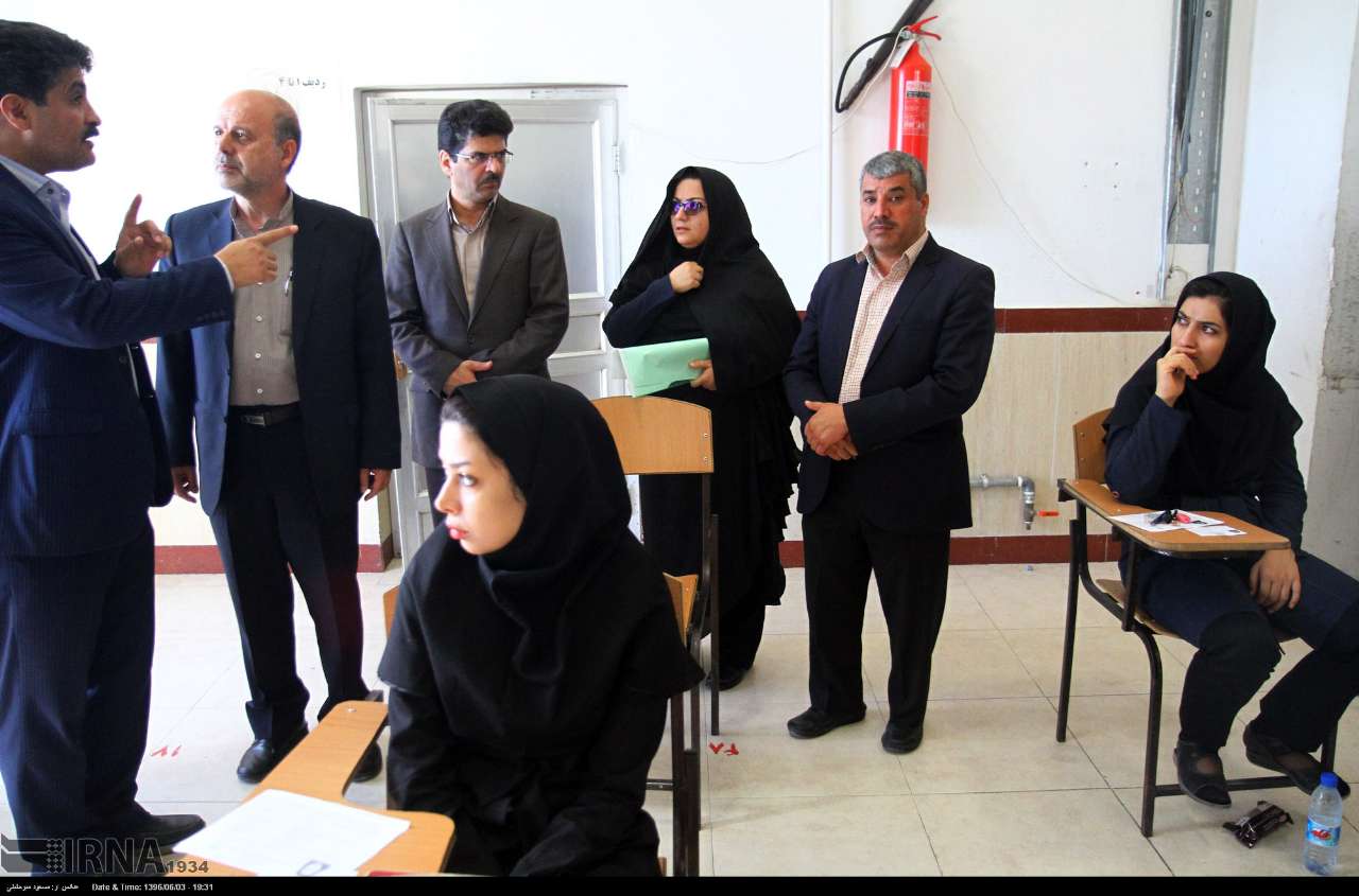 بازدید اولیاء معاون سازمان استخدامی کشور از آزمون دستگاههای دولتی در دانشگاه یزد