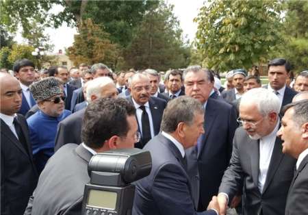 ظريف يشارك في مراسم تشييع رئيس جمهورية اوزبكستان
