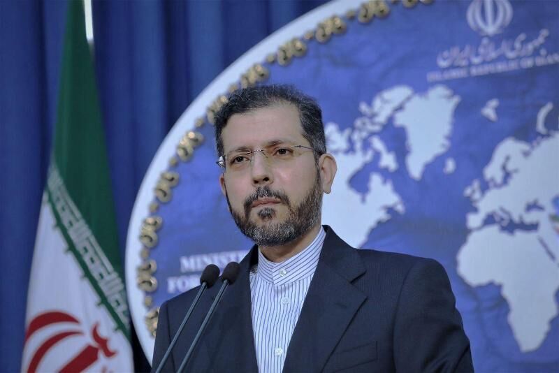 خطیب زادة: عقارب الساعة تتحرك فقط في عالم بومبیو الخیالي الموازي