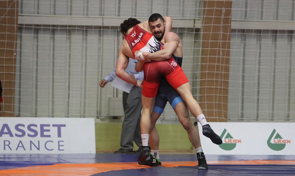 الايرانيون الى نهائيات بطولة العالم للمصارعة في بلغاريا