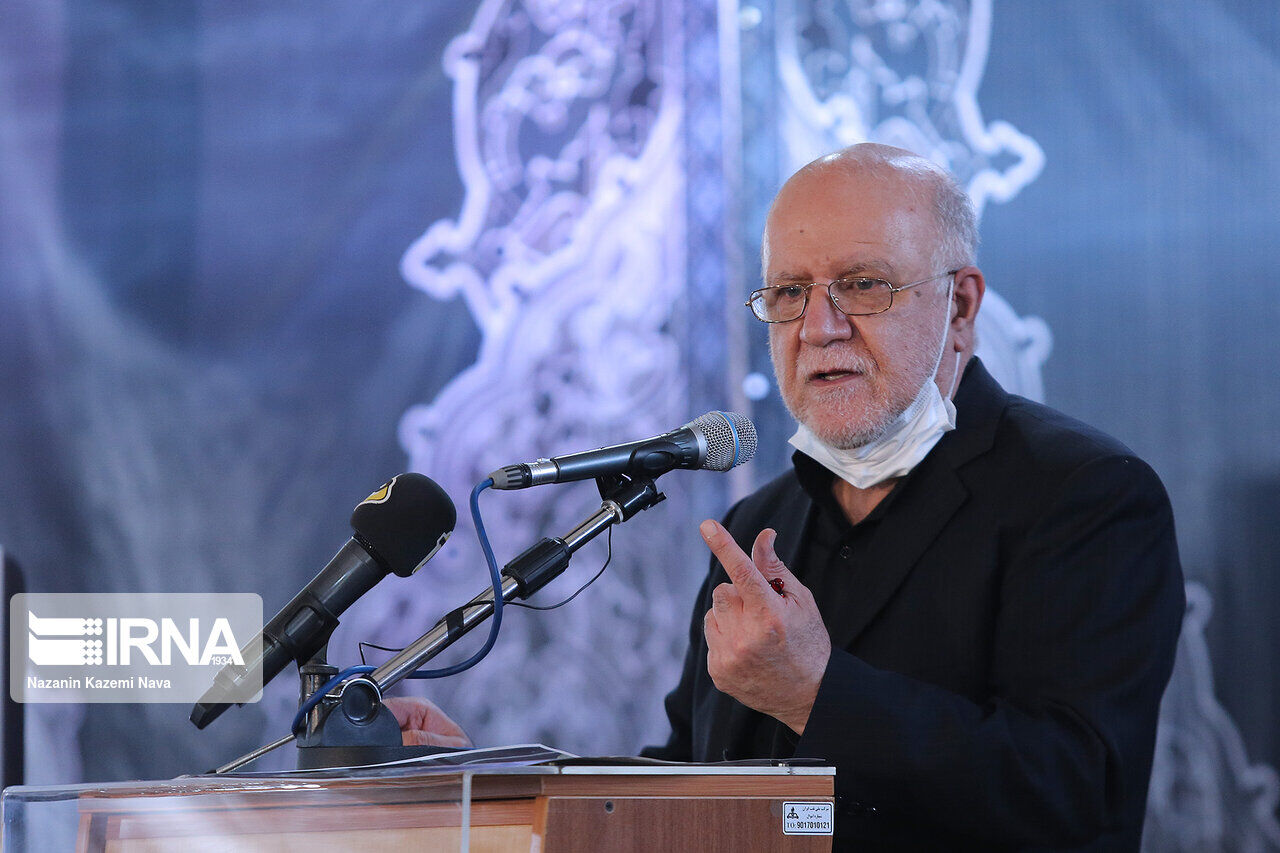 وزیر النفط : عائدات المنتجات البتروکیماویة ستصل الی 37 ملیار دولار خلال الثلاث سنوات القادمة