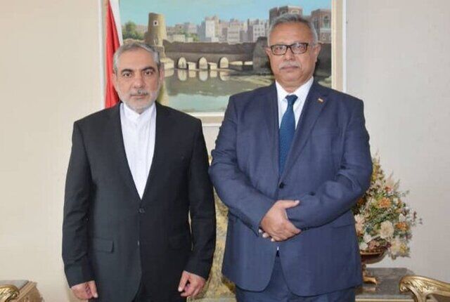 السفير الايراني يبحث مع رئيس الوزراء اليمني سبل تطوير العلاقات الثنائية