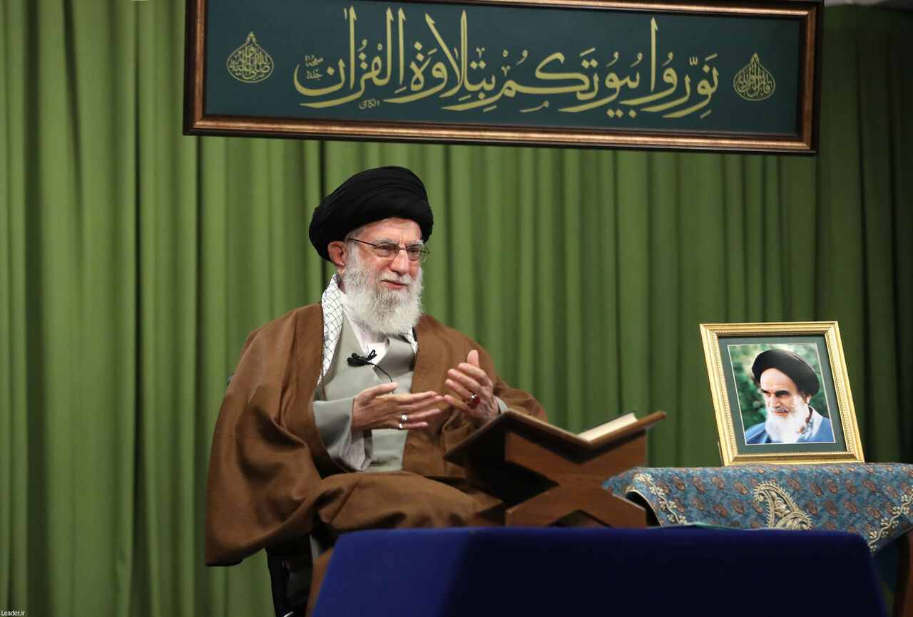 قائد الثورة: من الاوامر القرآنية المهمة عدم الخشية من العدو والوقوف امامه بقوة