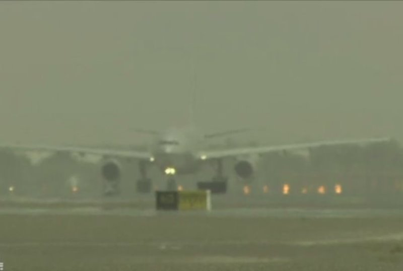 توقف الرحلات في مطار مشهد بسبب سوء الاحوال الجوية