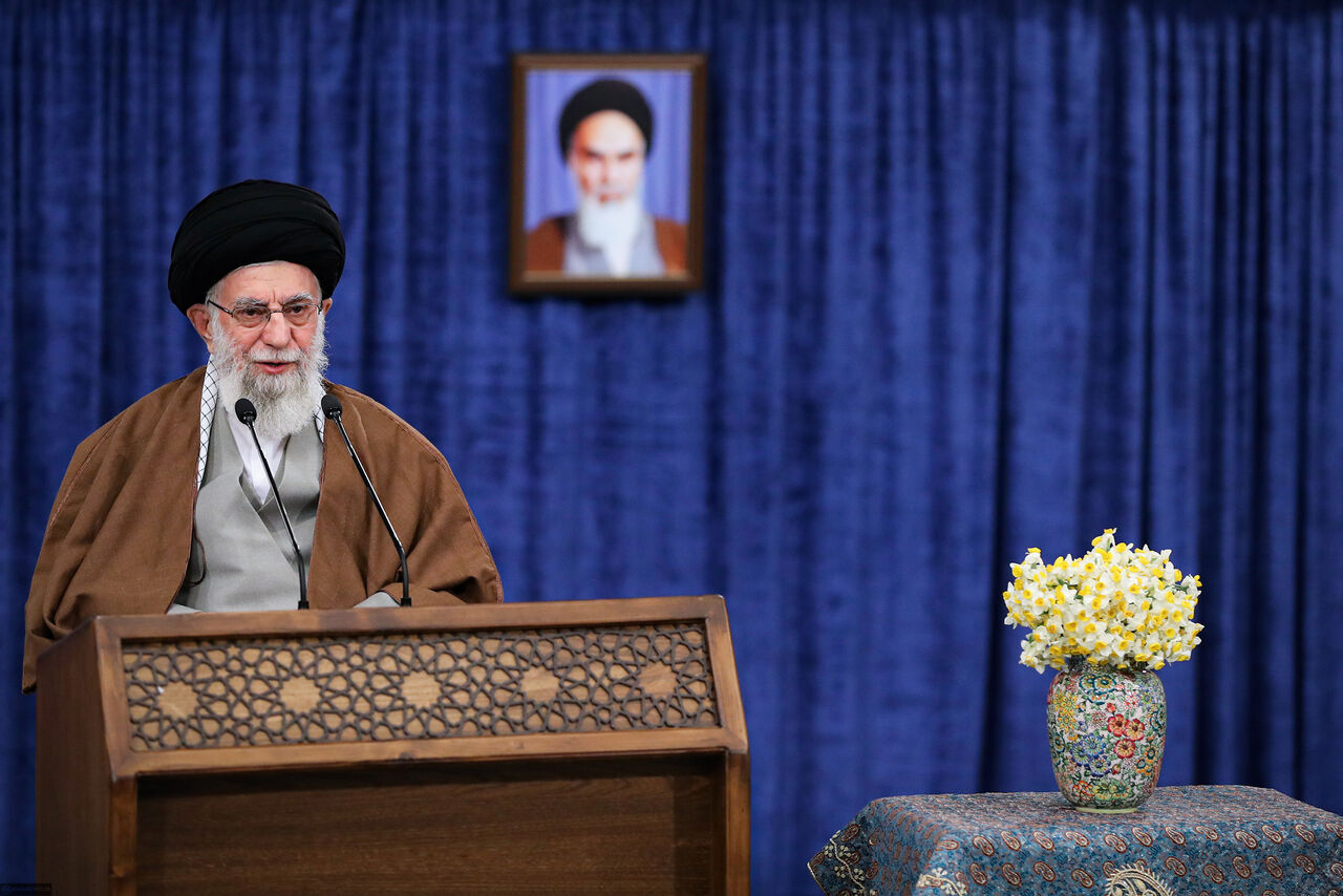 قائد الثورة : لن نعود الى التزاماتنا في الاتفاق النووي ما لم تلغي اميركا كل انواع الحظر عن إيران