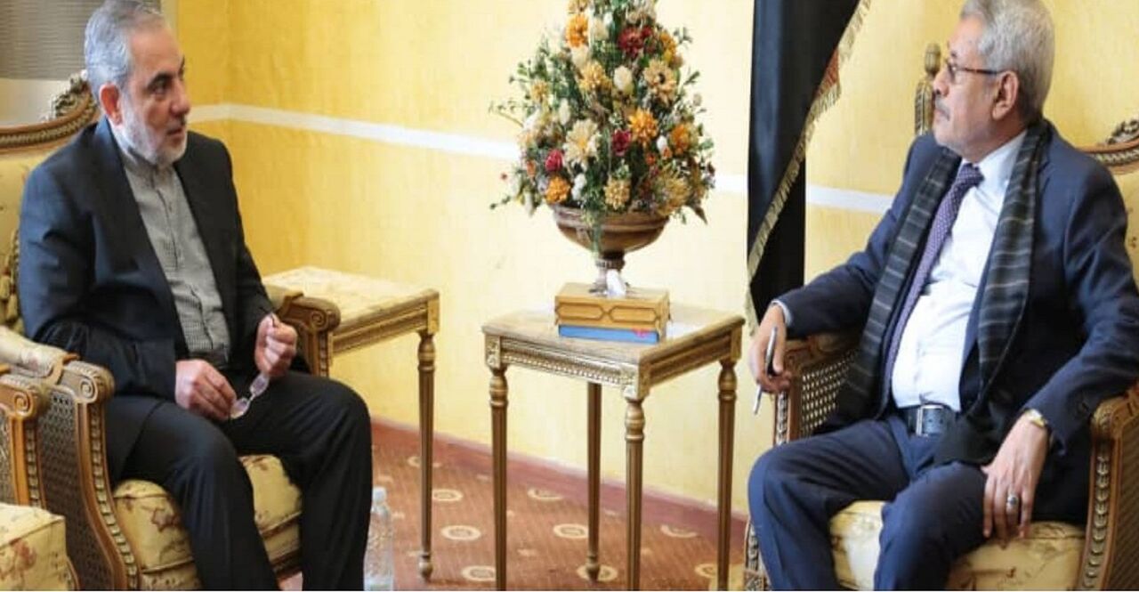 السفير الايراني في صنعاء يناقش مع وزير التعليم العالي اليمني أوجه التعاون