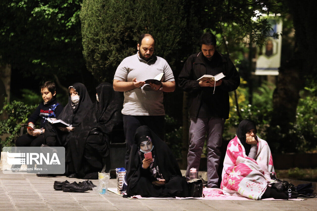 مراسم احياء الليلة الأولى من ليالي القدر في ايران