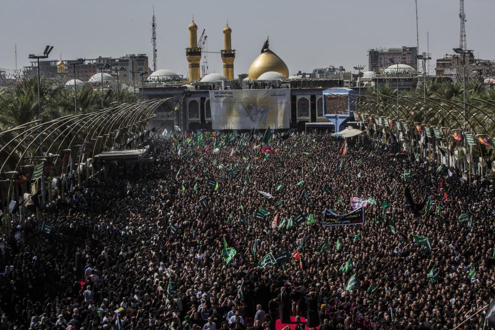 الملايين يحيون ذكري استشهاد الإمام الحسين في كربلاء
