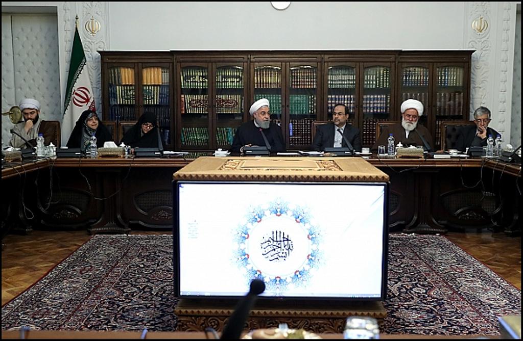 الرئيس روحاني يؤكد ضرورة التنظير العلمي في العلوم التي مصدرها الخارج