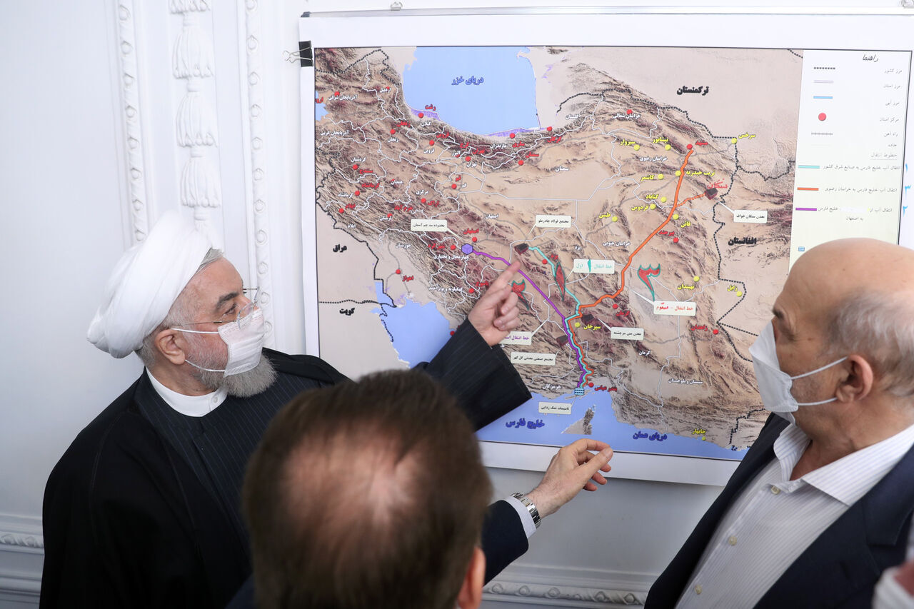 مسؤول : تدشين مشروع نقل مياه الخليج الفارسي الى عدد من المحافظات