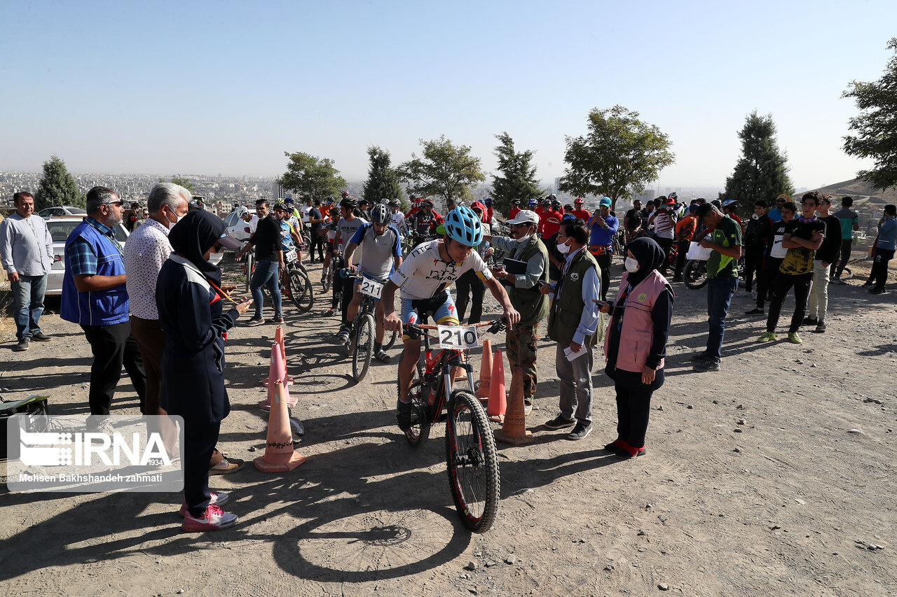 بطولة سباق الدراجات الجبلية “کراس کانتري” في مشهد