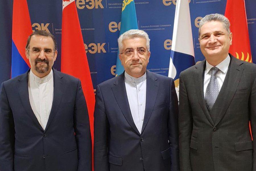 ایران وروسیا تؤكدان علي تطویر العلاقات فی اطار الاتحاد الاوراسی
