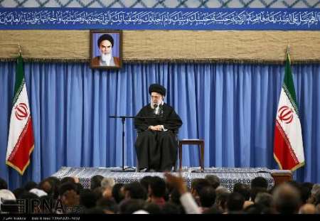 قائد الثورة الاسلامیة یشید بالدور المثالی للسیدة الزهراء (س)