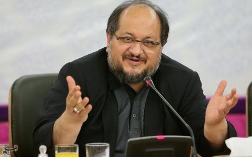 آنکه به صفت «شریعت‌مدار» است – احمد فرهادی **