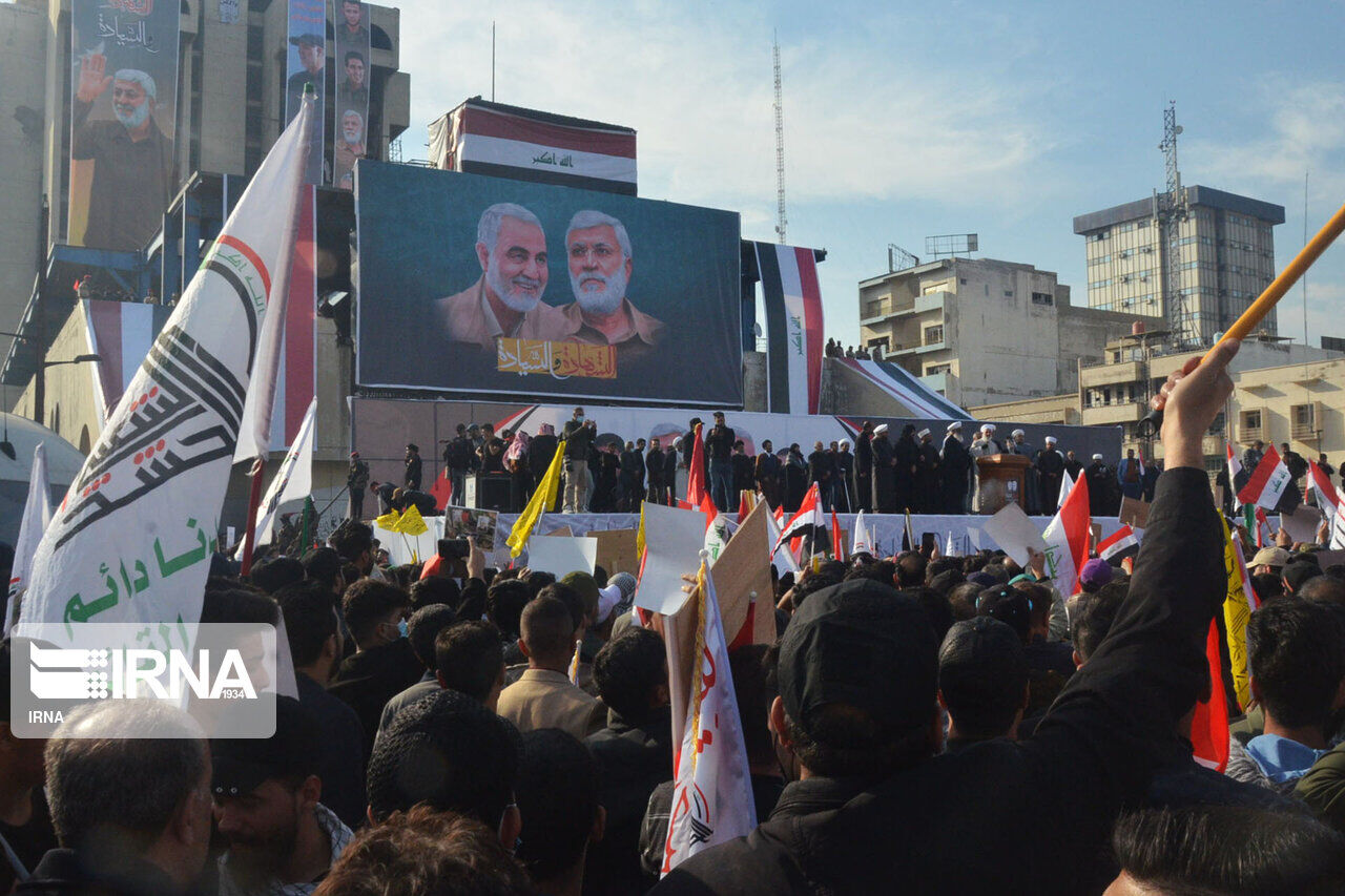 المتظاهرون العراقيون يؤكدون ولاءهم لدماء القادة الشهداء