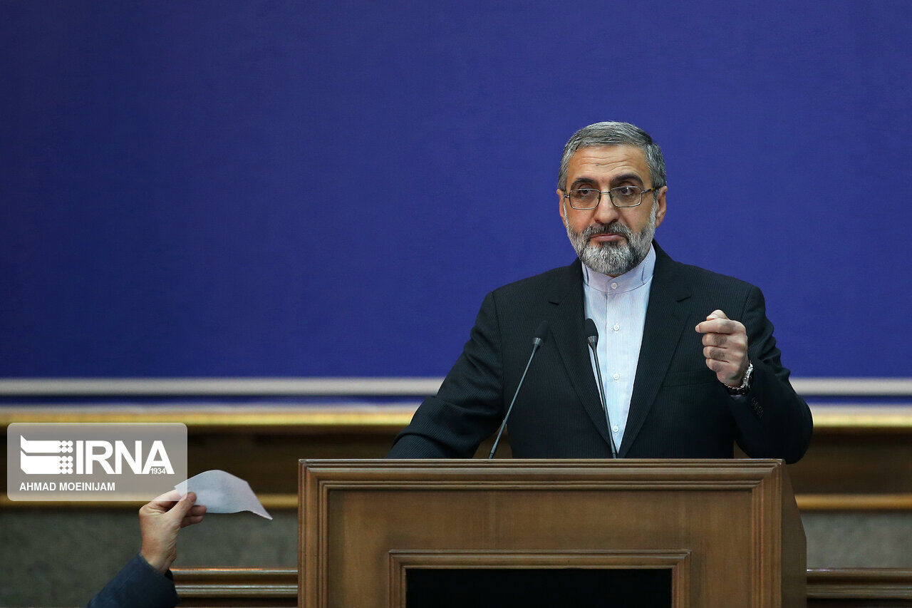 القضاء الايراني يعلن عن استعادة مواطن ايراني بريء من السجن في فرنسا