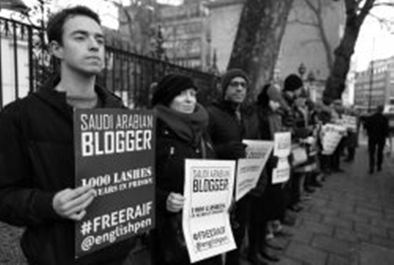 وقفة احتجاجية لنشطاء حقوق الانسان امام السفارة السعودية في لندن