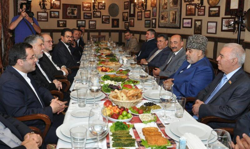 وزير الثقافة الايراني يلتقي رئيس ادارة المسلمين في القوقاز