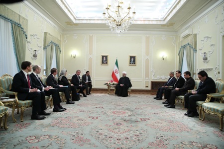الرئيس روحاني: ايران تلتزم بتعهداتها طالما إلتزمت الاطراف الاخري بذلك