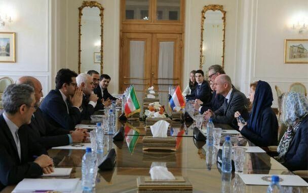وزير الخارجية الهولندي يلتقي ظريف في طهران