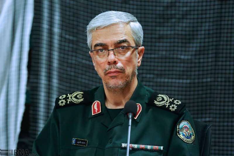اللواء باقري : مستعدون لتوسيع التعاون الدفاعي – الاقتصادي مع باكستان