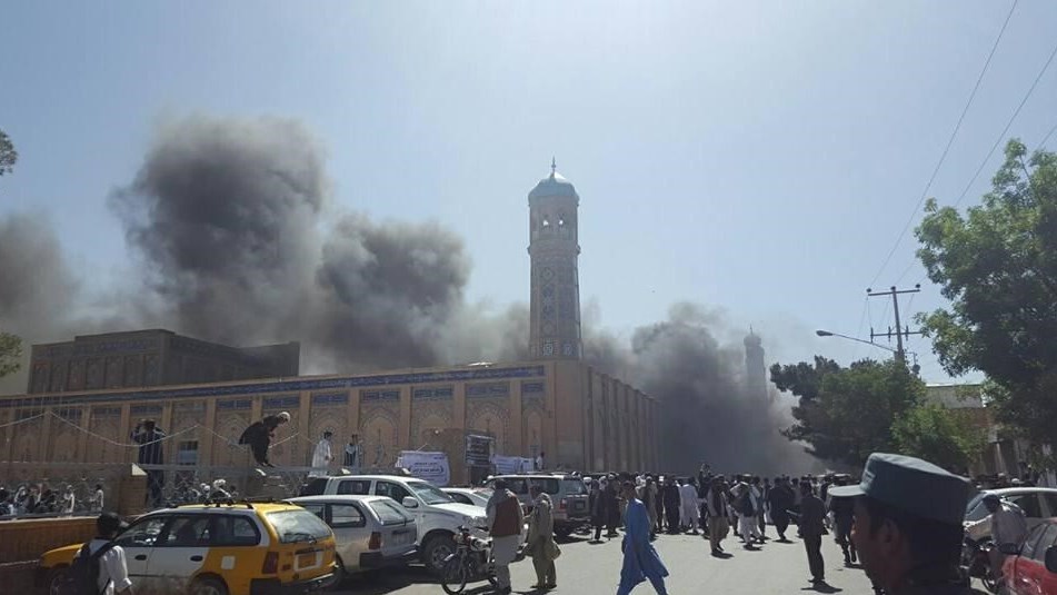 استشهاد 6 اشخاص واصابة 16 آخرين في اعتداء ارهابي استهدف مسجدا في كابول