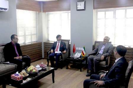حاكم ارومية يدعو الي استئناف نشاط الحدود مع تركيا