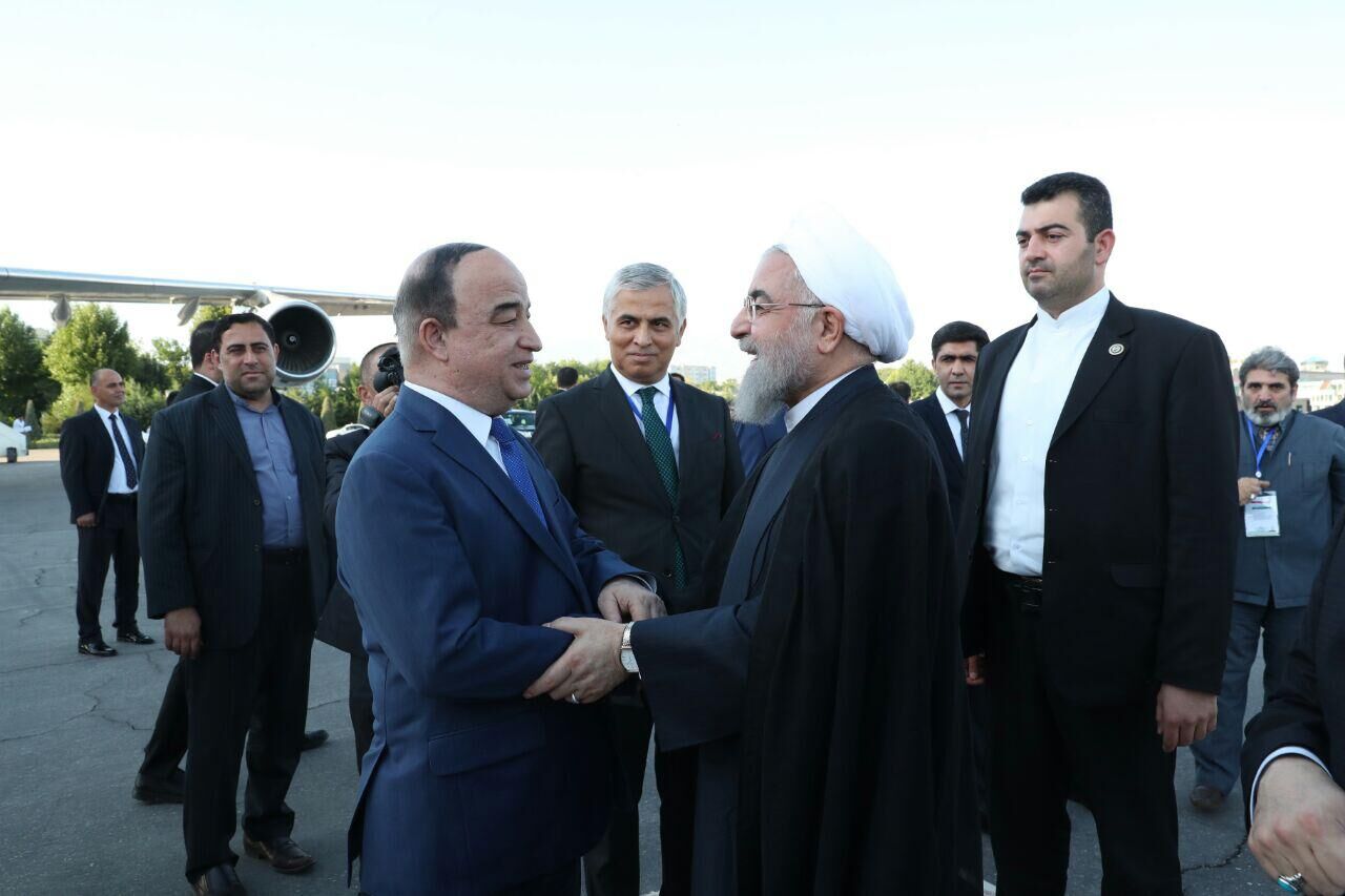 روحاني يغادر طاجيكستان عائدا الى البلاد