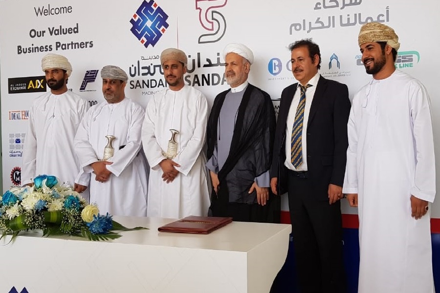 40 شركة بناء إيرانية توقع عقودا مع سلطنة عمان
