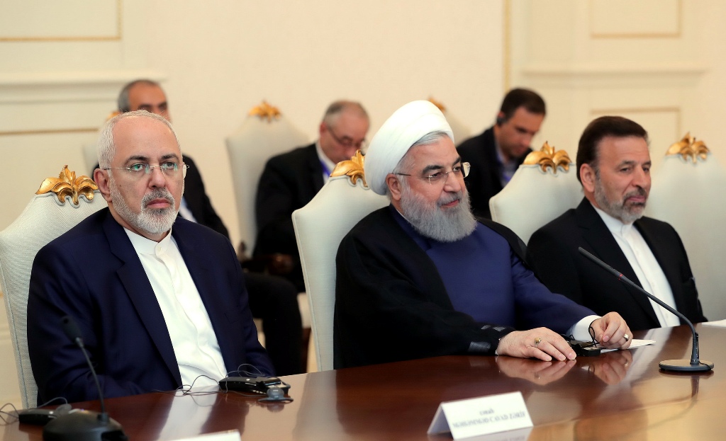 الرئيس روحاني يدعو لاقامة التجارة الحرة بين طهران وباكو