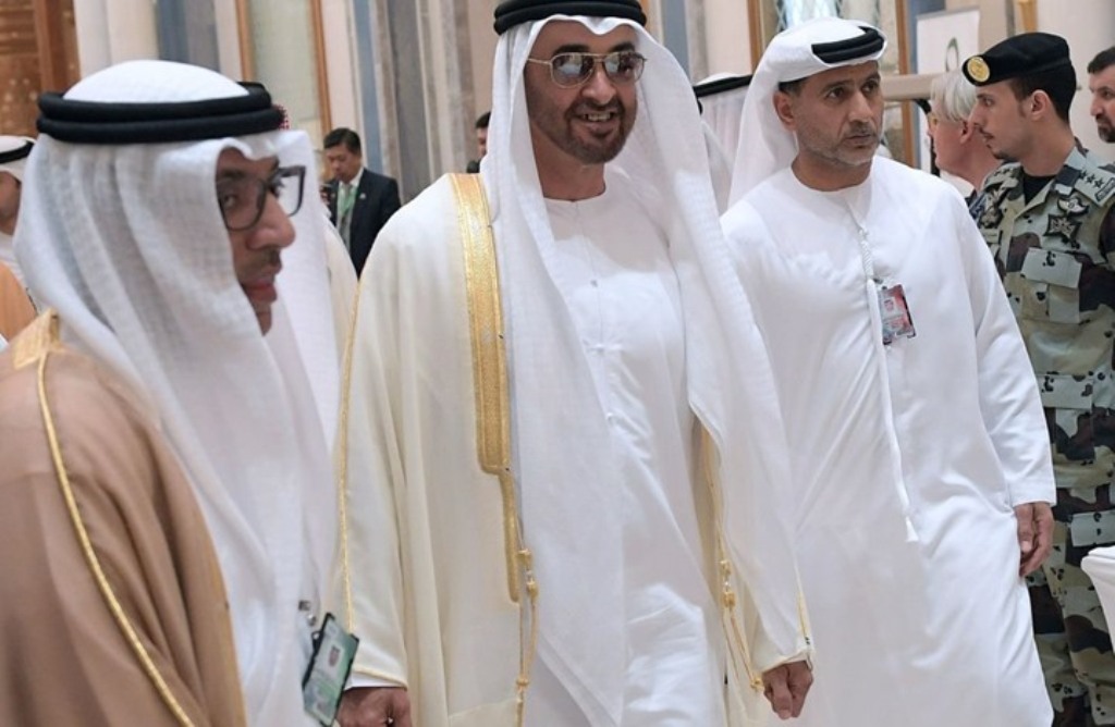 تعميم 'غريب' في الإمارات حول لبس 'البشت' وردود ساخرة