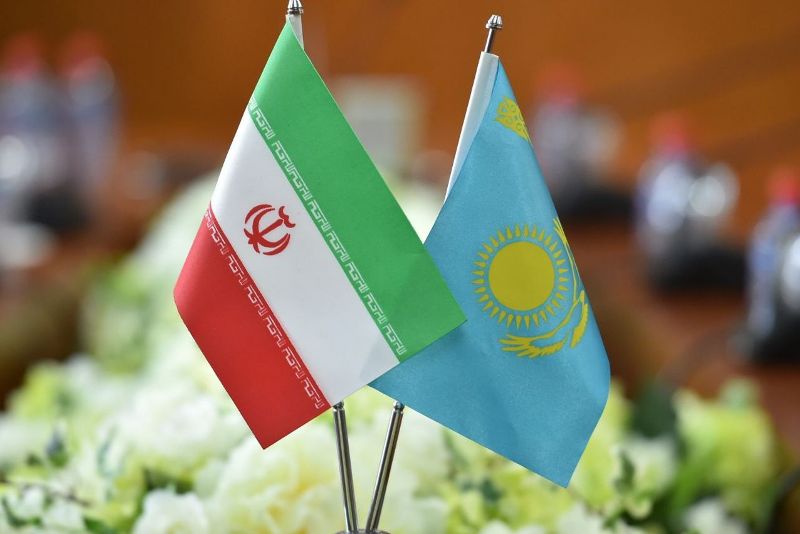 ایران وكازاخستان تتفقان علي تعزیز التعاون الثنائی فی مجال النقل البری