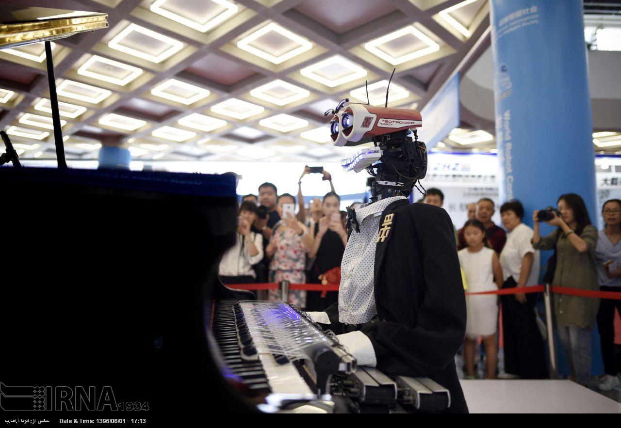 ربات پیانو نواز در نمایشگاه ربات های 2017 پکن