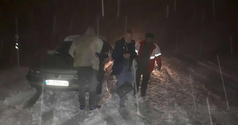 انقاذ سائحين فرنسيين من الثلوج في كردستان غرب ايران