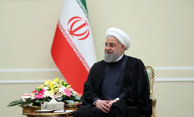 الرئيس روحاني يهنئ بالعيد الوطني لتونس
