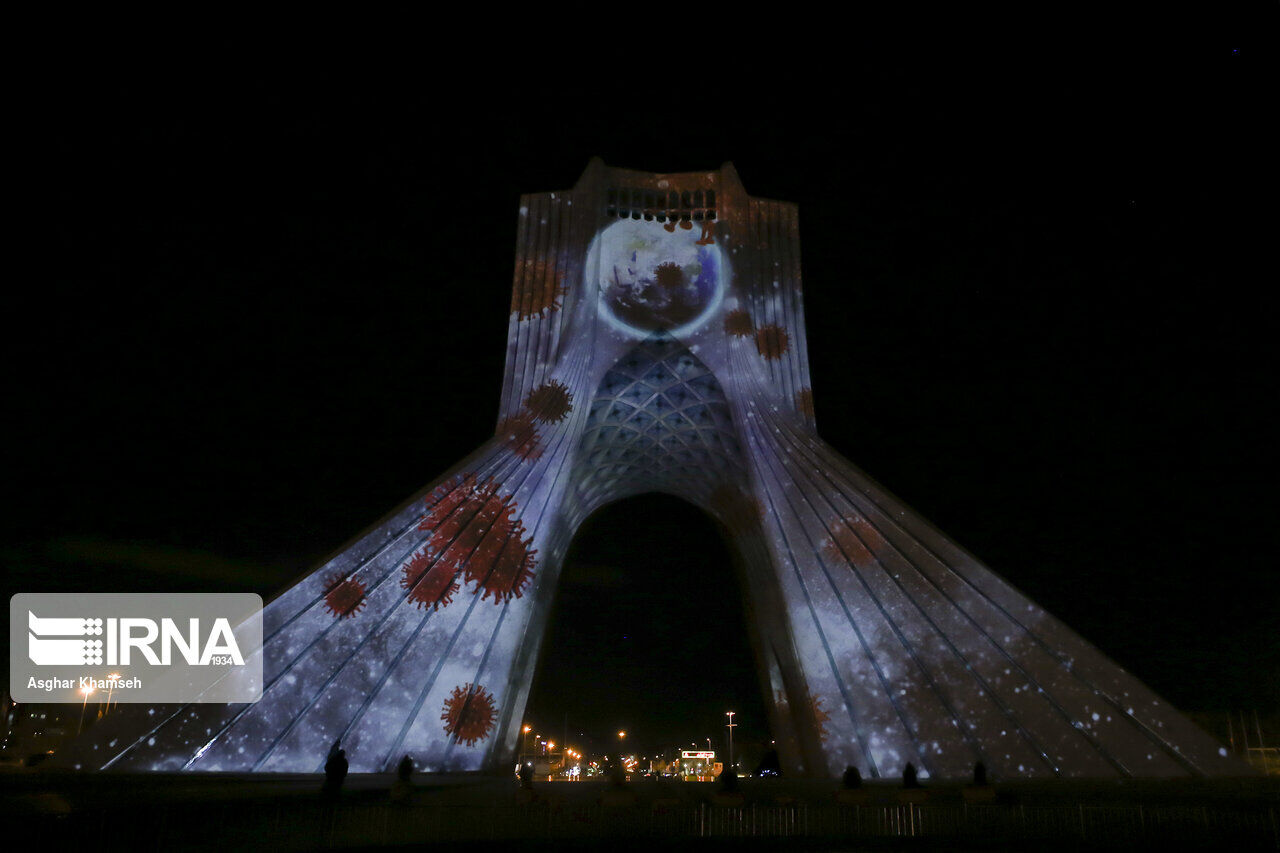 إضاءة ثلاثية الأبعاد على برج الحرية في طهران