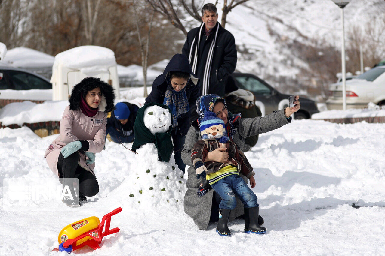 مهرجان صنع رجل الثلج في همدان